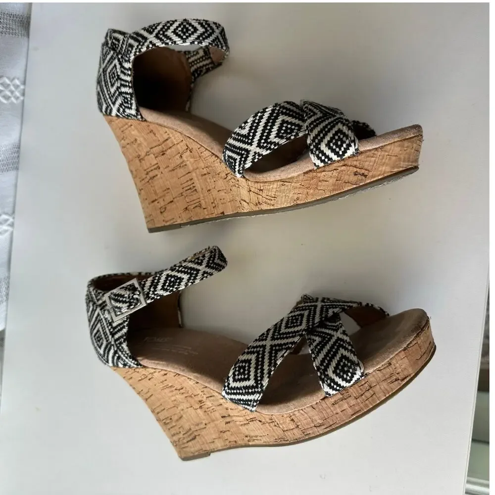 Toms (7) Cork Wedge Aztec Printed Sandals Boho Black/White Eclectic Pattern